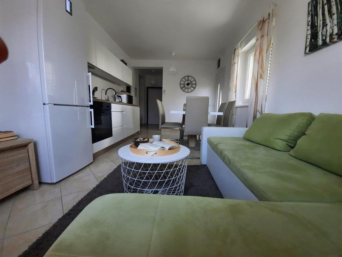 Apartments Adrijana Malinska Extérieur photo